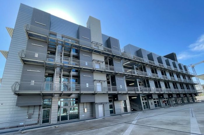 edificio Epsilon retro