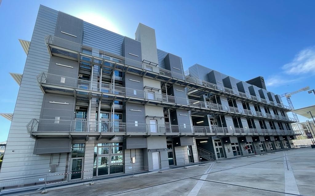 edificio Epsilon retro